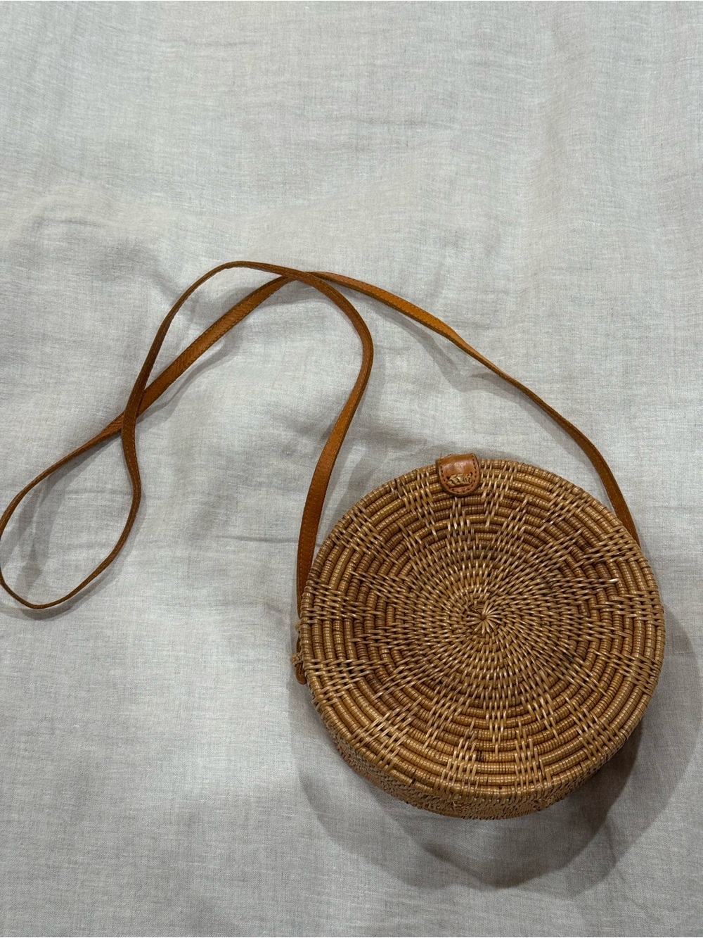 Handwoven Round Rattan Wicker Crossbody Bag 8” with leather strap - Picture 3 of 7